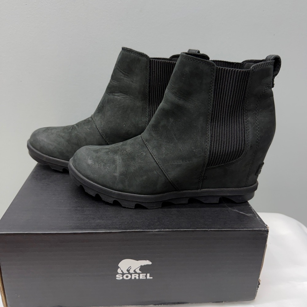 Sorel Joan of Arctic Wedge II Chelsea Boots Black Nubuck NL3022-010 Womens 10.5